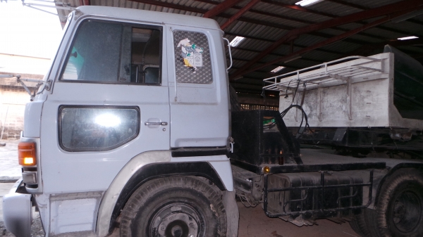 HINO  V10 รถสิบล้อหัวลาก  พร้อมหางพื้นเรียบ 18  ล้อ  เล่มทะเบียนพร้อมโอนค่ะ