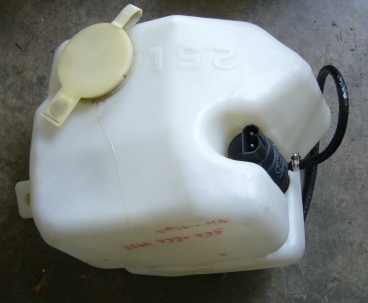 กระบอกน้ำพร้อมมอเตอร์ที่ปัดน้ำฝน  BMW  320i