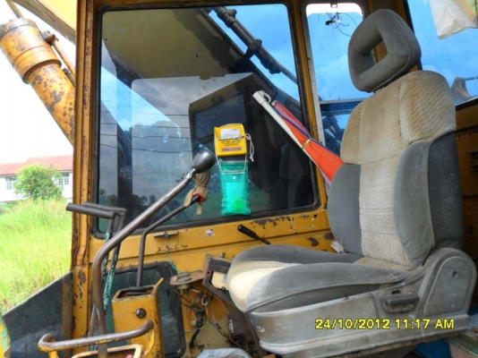 Komatsu PC200-3 เต็ม ๆ เดิม ๆ ทำสีใหม่แล้วเอกสารเล่มทะเบียน