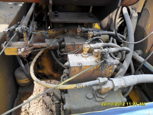 Komatsu PC200-3 เต็ม ๆ เดิม ๆ ทำสีใหม่แล้วเอกสารเล่มทะเบียน