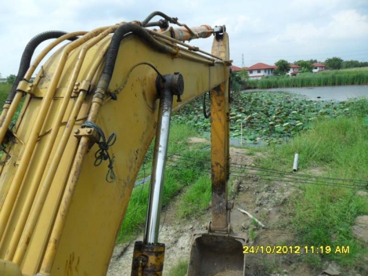 Komatsu PC200-3 เต็ม ๆ เดิม ๆ ทำสีใหม่แล้วเอกสารเล่มทะเบียน