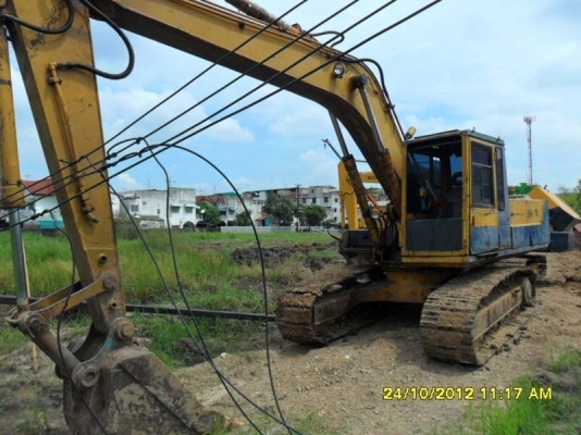 Komatsu PC200-3 เต็ม ๆ เดิม ๆ ทำสีใหม่แล้วเอกสารเล่มทะเบียน