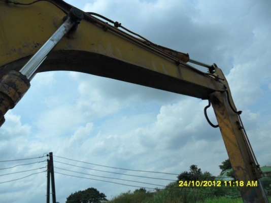 Komatsu PC200-3 เต็ม ๆ เดิม ๆ ทำสีใหม่แล้วเอกสารเล่มทะเบียน