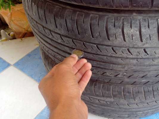 ขายยางdeestone 205.65.15 ยางปี10 มือสอง 1700