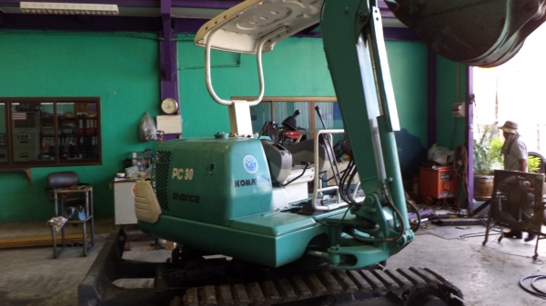 PC30-7E-27042รถขุดKomatsuตอนนี้รถจอดที่(CSนวนคร)ครับ