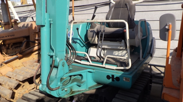 PC30-7E-27042รถขุดKomatsuตอนนี้รถจอดที่(CSนวนคร)ครับ