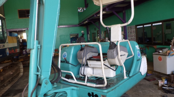PC30-7E-27042รถขุดKomatsuตอนนี้รถจอดที่(CSนวนคร)ครับ
