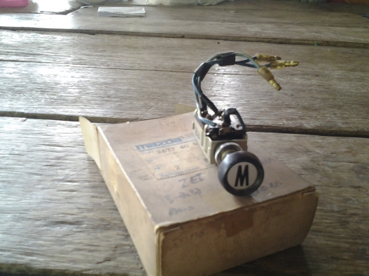 JOECLASSICขายสวิตซ์ไฟหน้าตัวMใส่800  1500   1600ได้เลยเปิดไว้ที่ราคา 550.สนใจโทรสอบฤามได้เลย.