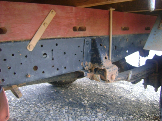 ขายรถ4 ล้อ อีซุซุ NKR88แรง เครื่องมีไอนิดหน่อย คัชชีสวย ซุมล้อมีผุบ้าง ป้ายใหญ่