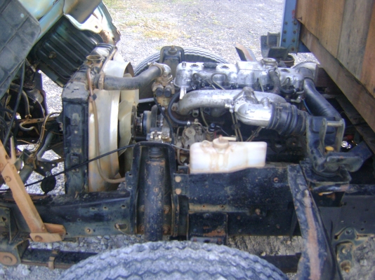 ขายรถ4 ล้อ อีซุซุ NKR88แรง เครื่องมีไอนิดหน่อย คัชชีสวย ซุมล้อมีผุบ้าง ป้ายใหญ่