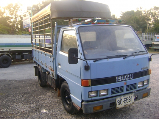 ขายรถ4 ล้อ อีซุซุ NKR88แรง เครื่องมีไอนิดหน่อย คัชชีสวย ซุมล้อมีผุบ้าง ป้ายใหญ่