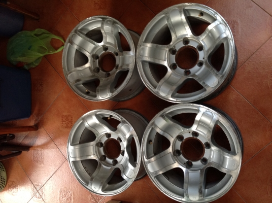 ลดราคาครับถูกๆขายแม็กขอบ15 1ชุดสวยๆ