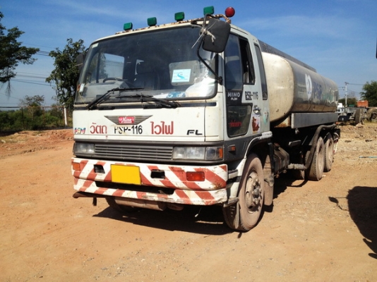 ขาย 10 ล้อ หัวคัชซี  10 ล้อ HINO สิงห์ไฮเทค เครื่อง HO7D 195 HP สภาพสวยทะเบียนพร้อมบรรทุกน้ำมันถังสแตนเลสสภาพสวยทะเบียนพร้อม
