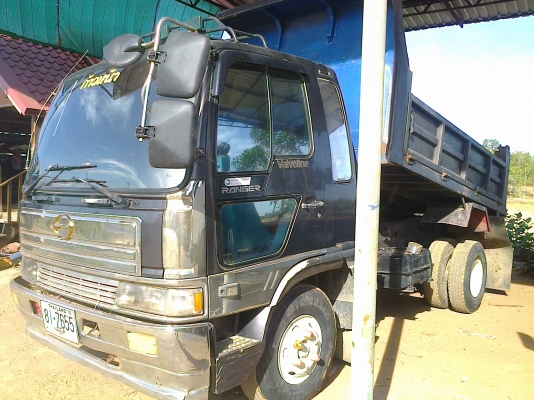 HINO FD 185 HP HO7C หกล้อดั๊มพ์ กระบะดั๊มพ์เหล็ก 6 ตันยาว 3.60 เมตร เครื่องแน่นแรงดีไม่มีเยิ้ม หัวเก๋งบางไม่มีผุสภาพอย่างสวย แอร์ พวงมาลัยเพาเวอร์ ช่วงล่างคัชซีสวยไม่มีดาม ยางยาง 8.25 ขอบ 16 สภาพดี 70\% พร้อมใช้งาน เอกสารเล่มทะเบียนครบพร้อมโอนครับ