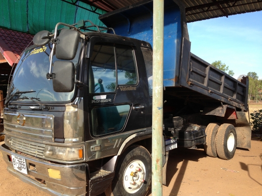 HINO FD 185 HP HO7C หกล้อดั๊มพ์ กระบะดั๊มพ์เหล็ก 6 ตันยาว 3.60 เมตร เครื่องแน่นแรงดีไม่มีเยิ้ม หัวเก๋งบางไม่มีผุสภาพอย่างสวย แอร์ พวงมาลัยเพาเวอร์ ช่วงล่างคัชซีสวยไม่มีดาม ยางยาง 8.25 ขอบ 16 สภาพดี 70\% พร้อมใช้งาน เอกสารเล่มทะเบียนครบพร้อมโอนครับ