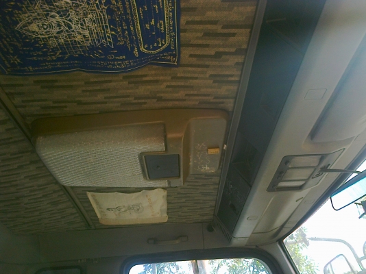 HINO FD 185 HP HO7C หกล้อดั๊มพ์ กระบะดั๊มพ์เหล็ก 6 ตันยาว 3.60 เมตร เครื่องแน่นแรงดีไม่มีเยิ้ม หัวเก๋งบางไม่มีผุสภาพอย่างสวย แอร์ พวงมาลัยเพาเวอร์ ช่วงล่างคัชซีสวยไม่มีดาม ยางยาง 8.25 ขอบ 16 สภาพดี 70\% พร้อมใช้งาน เอกสารเล่มทะเบียนครบพร้อมโอนครับ