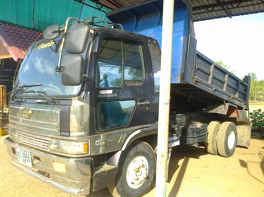 HINO FD 185 HP HO7C หกล้อดั๊มพ์ กระบะดั๊มพ์เหล็ก 6 ตันยาว 3.60 เมตร เครื่องแน่นแรงดีไม่มีเยิ้ม หัวเก๋งบางไม่มีผุสภาพอย่างสวย แอร์ พวงมาลัยเพาเวอร์ ช่วงล่างคัชซีสวยไม่มีดาม ยางยาง 8.25 ขอบ 16 สภาพดี 70\% พร้อมใช้งาน เอกสารเล่มทะเบียนครบพร้อมโอนครับ