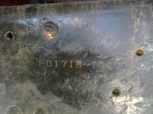 HINO FD 185 HP HO7C หกล้อดั๊มพ์ กระบะดั๊มพ์เหล็ก 6 ตันยาว 3.60 เมตร เครื่องแน่นแรงดีไม่มีเยิ้ม หัวเก๋งบางไม่มีผุสภาพอย่างสวย แอร์ พวงมาลัยเพาเวอร์ ช่วงล่างคัชซีสวยไม่มีดาม ยางยาง 8.25 ขอบ 16 สภาพดี 70\% พร้อมใช้งาน เอกสารเล่มทะเบียนครบพร้อมโอนครับ