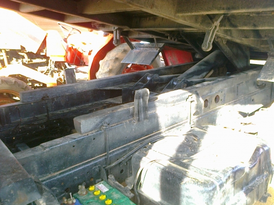 HINO FD 185 HP HO7C หกล้อดั๊มพ์ กระบะดั๊มพ์เหล็ก 6 ตันยาว 3.60 เมตร เครื่องแน่นแรงดีไม่มีเยิ้ม หัวเก๋งบางไม่มีผุสภาพอย่างสวย แอร์ พวงมาลัยเพาเวอร์ ช่วงล่างคัชซีสวยไม่มีดาม ยางยาง 8.25 ขอบ 16 สภาพดี 70\% พร้อมใช้งาน เอกสารเล่มทะเบียนครบพร้อมโอนครับ