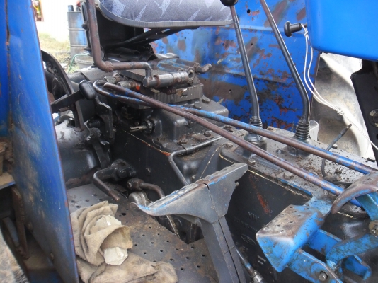 รถไถ่ฟอร์ด 6610 ตัวเต็มเสื้อลาย ปั้มใหญ่ ท่อไอดีใหญ่ พวงมาลัยโร่เตอร์ ใบเอกสารอินวอยซ์ พาลหลัง kk