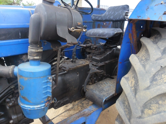 รถไถ่ฟอร์ด 6610 ตัวเต็มเสื้อลาย ปั้มใหญ่ ท่อไอดีใหญ่ พวงมาลัยโร่เตอร์ ใบเอกสารอินวอยซ์ พาลหลัง kk