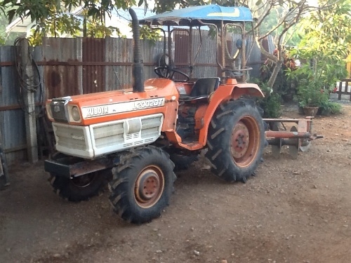 คันที่ 2 คูโบต้า L2002 4 WD 2. เพลา พร้อมผาน 5 งามๆดีๆครับ