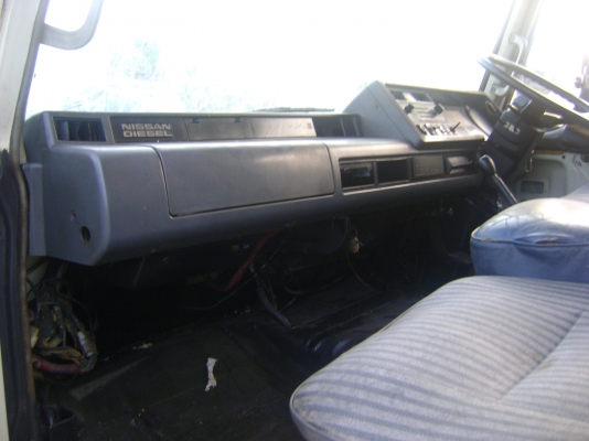 ขายรถ 6 ล้อ นิสสัน เครื่อง 180 แรง เบรกทิฟฟี่ ยาว 5 เมตร เอาไปต่อดั้มได้