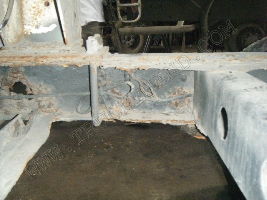 รถบรรทุก 6 ล้อบรรทุกน้ำ ยี่ห้อ HINO รุ่น KM117