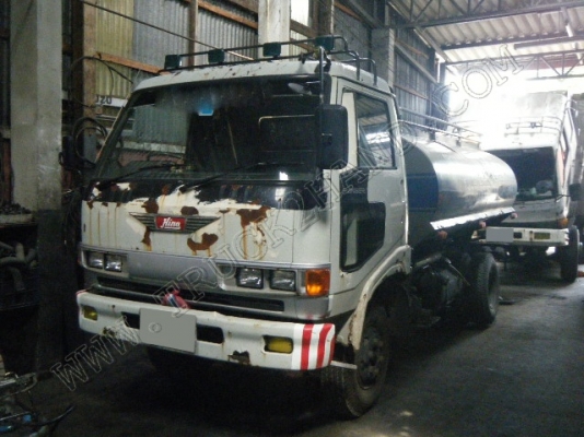 รถบรรทุก 6 ล้อบรรทุกน้ำ ยี่ห้อ HINO รุ่น KM117