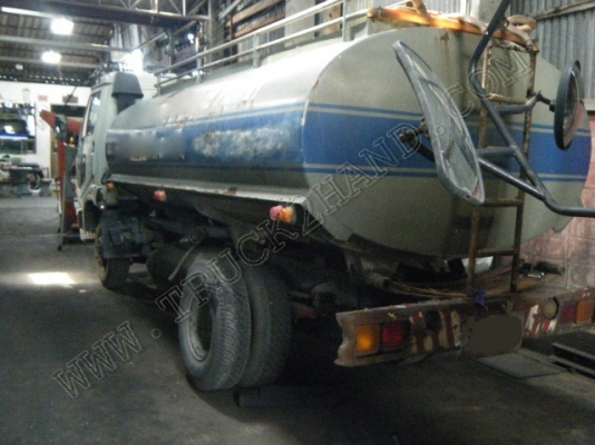 รถบรรทุก 6 ล้อบรรทุกน้ำ ยี่ห้อ HINO รุ่น KM117