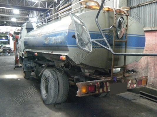 รถบรรทุก 6 ล้อบรรทุกน้ำ ยี่ห้อ HINO รุ่น KM117