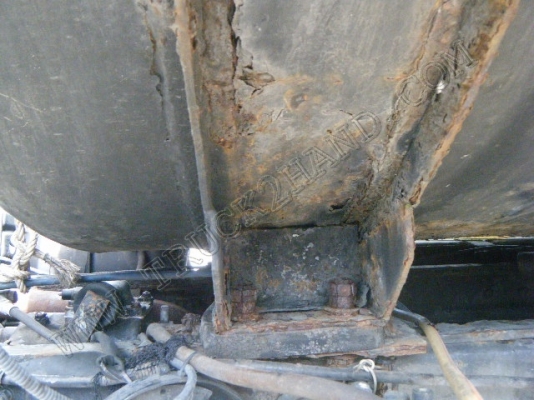 รถบรรทุก 6 ล้อบรรทุกน้ำ ยี่ห้อ HINO รุ่น KM777