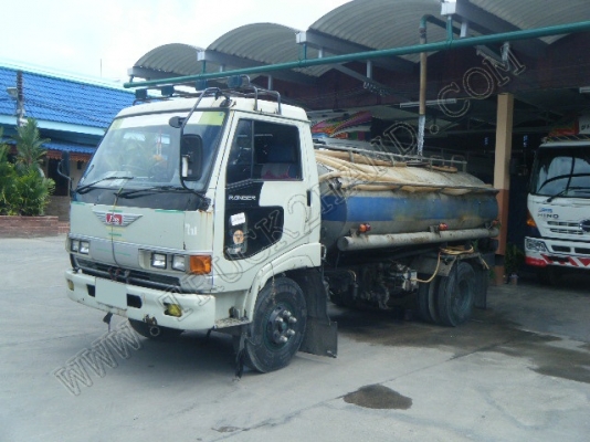 รถบรรทุก 6 ล้อบรรทุกน้ำ ยี่ห้อ HINO รุ่น KM777