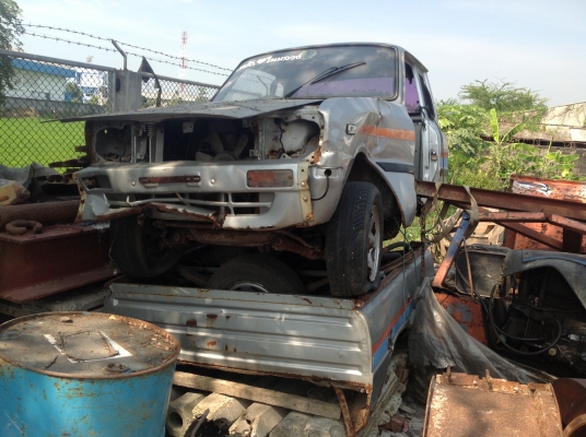 ขายซาก mazda familia