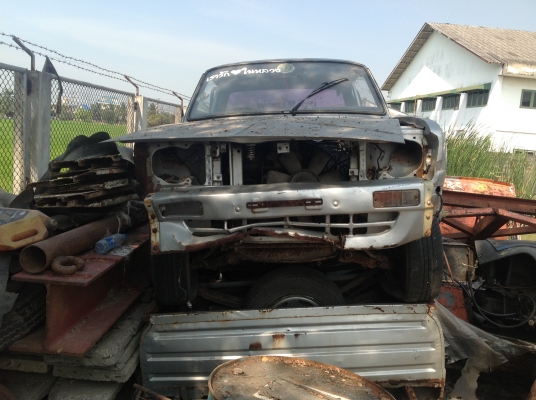 ขายซาก mazda familia