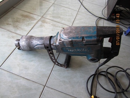 เครื่องสกัดคอนกรีตMakita HM1306 ยกกล่องครับ