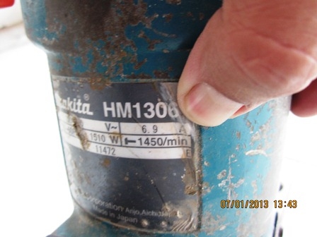 เครื่องสกัดคอนกรีตMakita HM1306 ยกกล่องครับ เครื่องสกัดคอนกรีตMakita HM1306 ยกกล่องครับ