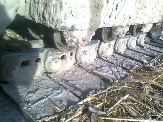 KOMATSU PC 200-3 สภาพดีพร้อมใช้งานได้เลยครับ เครื่องเดิมปั๊มเดิมทำงานดีไม่โหลด ภายในห้องเก๋งครบคอนโทรลยาวบังคับง่าย บูมอาร์มสวย เอวแน่นดี ช่วงล่างโซ่บูทใบแทรกหนาประาณ 60\% พร้อมใช้งานได้เลยครับ เอกสารสัญญาซื้อขาย ราคาต่อรองได้ครับ