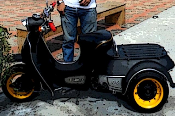 ขาย daihatsu hallo 50 cc.ออโต้ สตารท์เท้า ไฟติดครบ รถน่าสะสมมีน้อยหายาก ขายสองหมื่นเก้าพับบาท สนใจติดต่อ care 0859688911