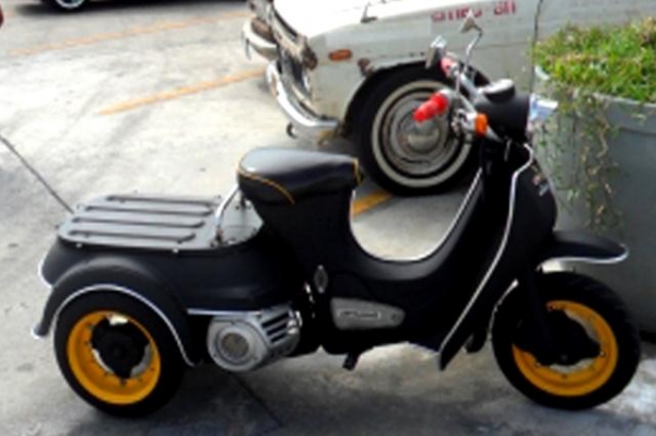 ขาย daihatsu hallo 50 cc.ออโต้ สตารท์เท้า ไฟติดครบ รถน่าสะสมมีน้อยหายาก ขายสองหมื่นเก้าพับบาท สนใจติดต่อ care 0859688911