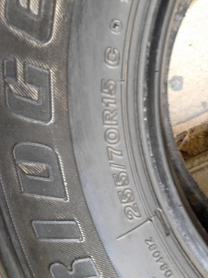 ( ขอบ15 )   255/70R15 BRIDGESTONE DUELER H/T 840  มีชุด 4 เส้น TEL.081-427-3941