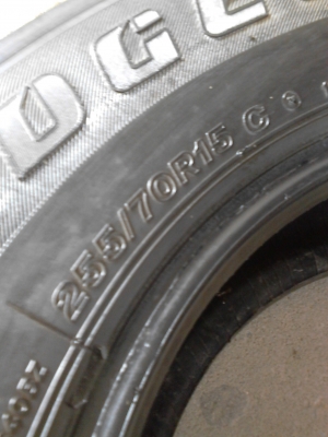 ( ขอบ15 )   255/70R15 BRIDGESTONE DUELER H/T 840  มีชุด 4 เส้น TEL.081-427-3941