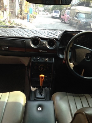 Mercedes Benz  280E  2.5 Auto  ใครหาอยู่รับรองไม่ผิดหวังครับ