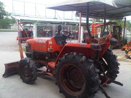 ขายรถไถ Kubota L 3408 (4WD) พร้อมดันหน้าตราช้าง ตามสภาพครับ ขายรถไถ Kubota L 3408 (4WD) พร้อมดันหน้าตราช้าง ตามสภาพครับ