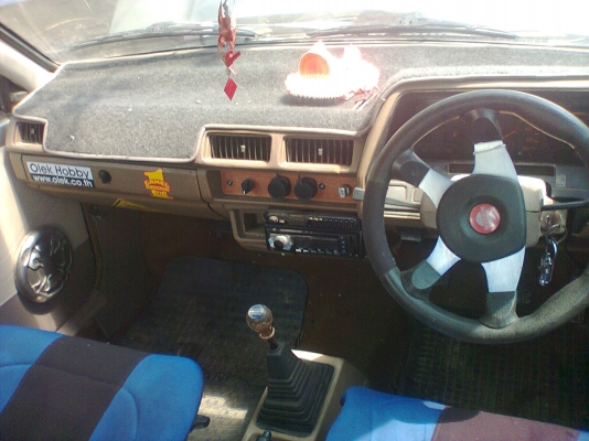 อยู่อยุธยา nissan sunny b11 สีสวย ภายในสวย ไม่ผุน้ำไม่ท่วม แอร์เคื่องเสียงครบ