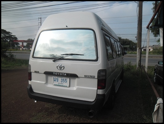 รถตู้หัวจรวด หลังคาสูง