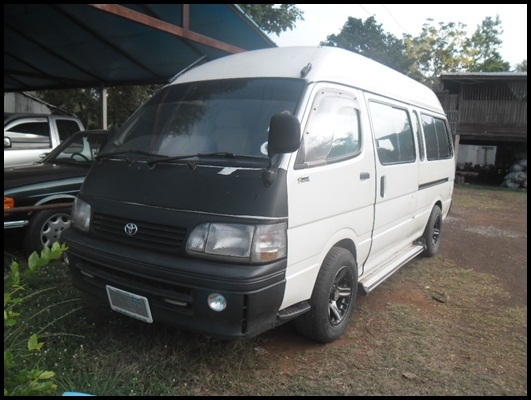 รถตู้หัวจรวด หลังคาสูง