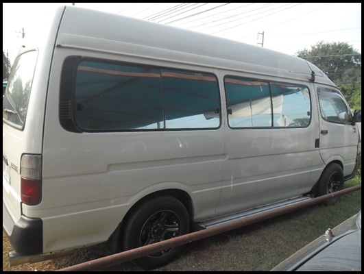 รถตู้หัวจรวด หลังคาสูง