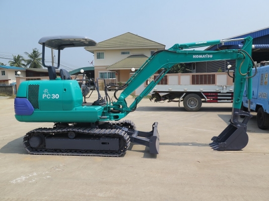 รถขุด KOMATSU PC30-7 ทำสีใหม่ นำเข้า มือสองจากญี่ปุ่นแท้ๆ