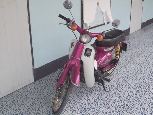 ขาย C70 เครื่องเวฟมีเล่มทะเบียนพร้อมชุดโอนภาษีขาดปี 50 ขาย C70 เครื่องเวฟมีเล่มทะเบียนพร้อมชุดโอนภาษีขาดปี 50